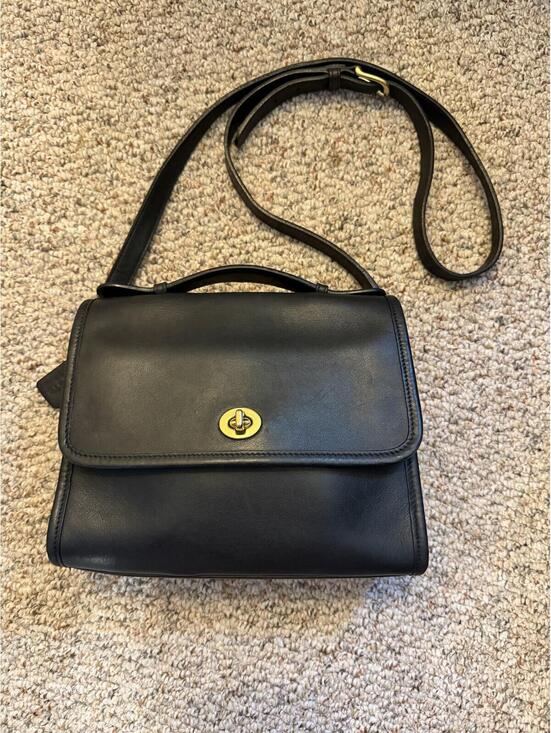 Coach Handbags - Coach vintage Court black leather handbag/crossbody bag